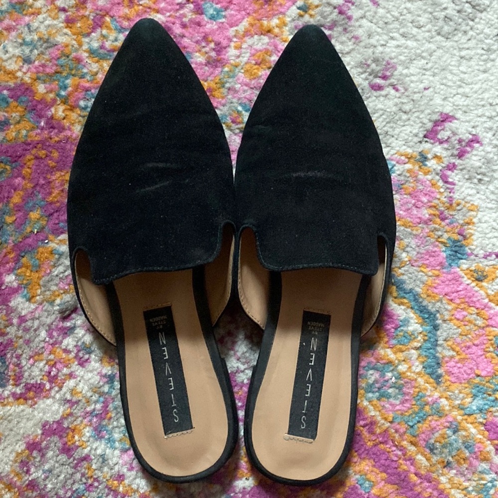 Black pointed mules
